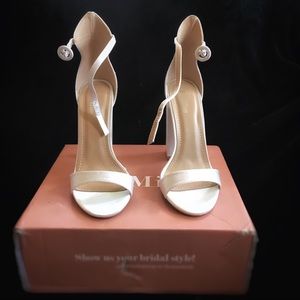 *BRAND NEW* Be Mine Flared Block Heels